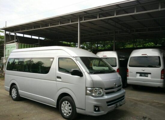 Bukit Lawang Trekking Mobil Toyota Hiace Commuter 15 seat
