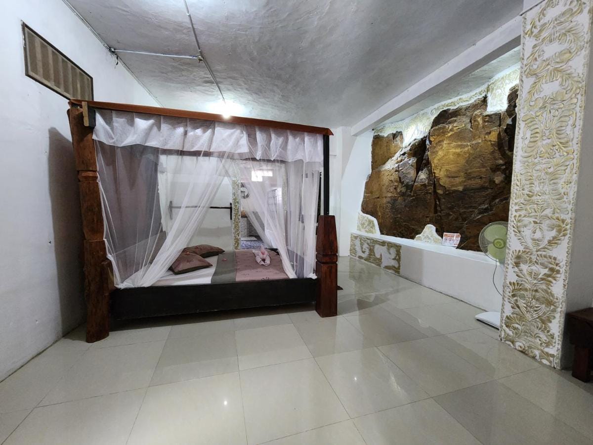Bukit Lawang Trekking Jungle Inn Room Stay Accommodation